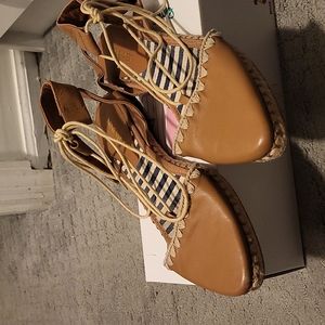 Flat leather tie up leather shoes